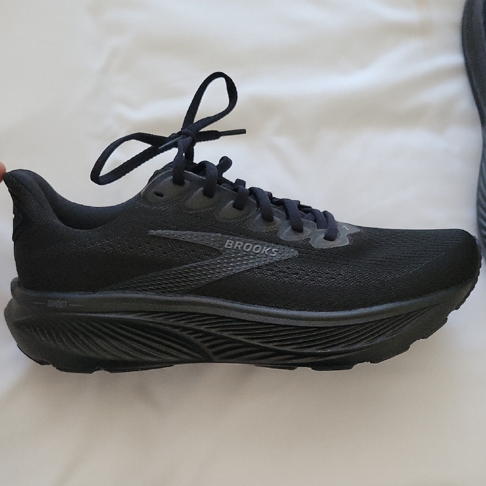 BRAND NEW NEVER WORN Brooks Womens Black Running Shoe